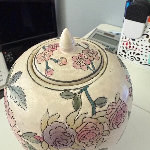 Chinoiserie Pink and Green Peony Ginger Jar With Lid from Late 20th Century - Picture 10 of 13